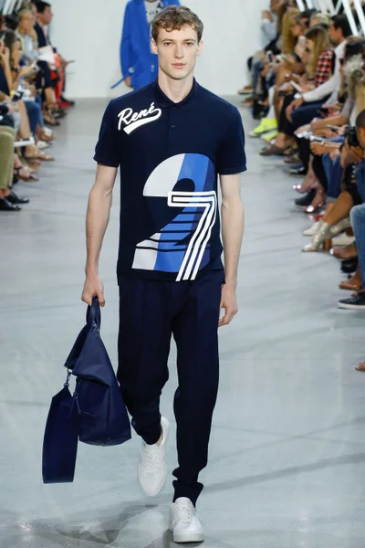 Look 16